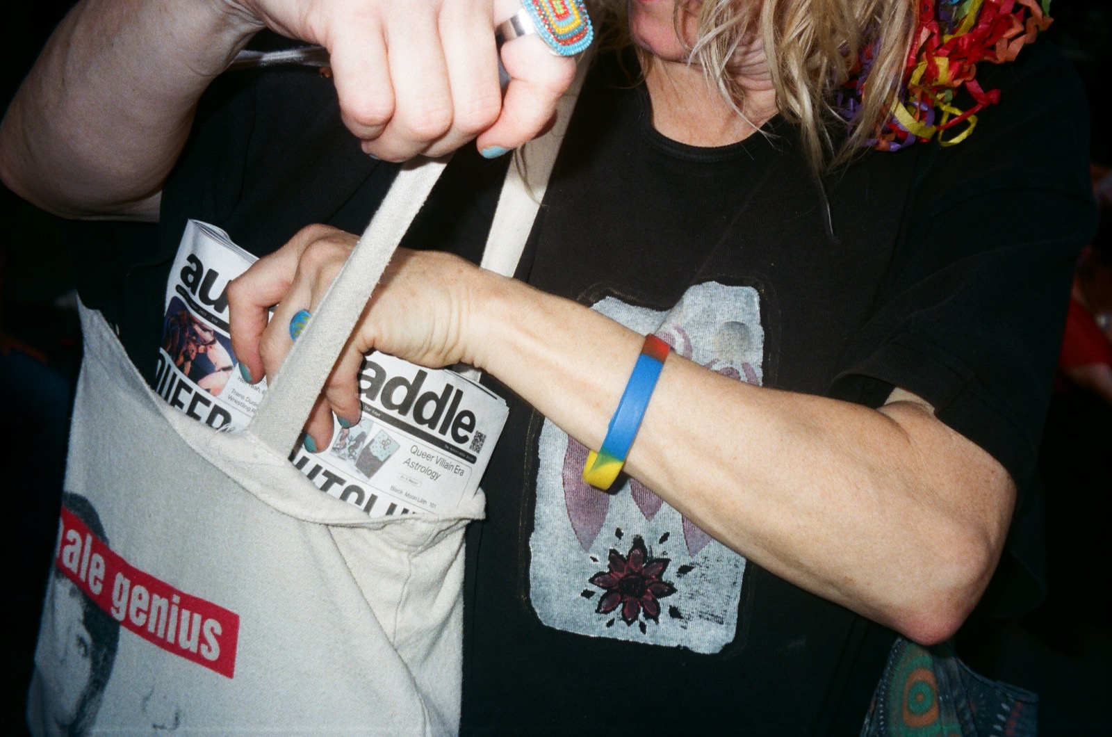 Autostraddle print magazine in a tote bag